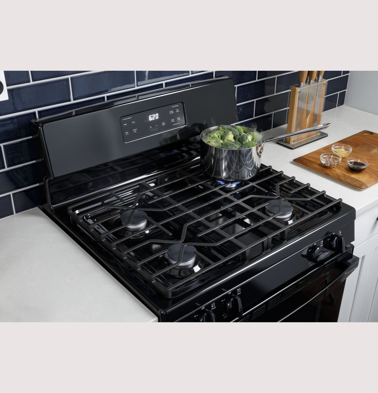 GE 30″ Freestanding Gas Range JGBS61RPSS - Image 2