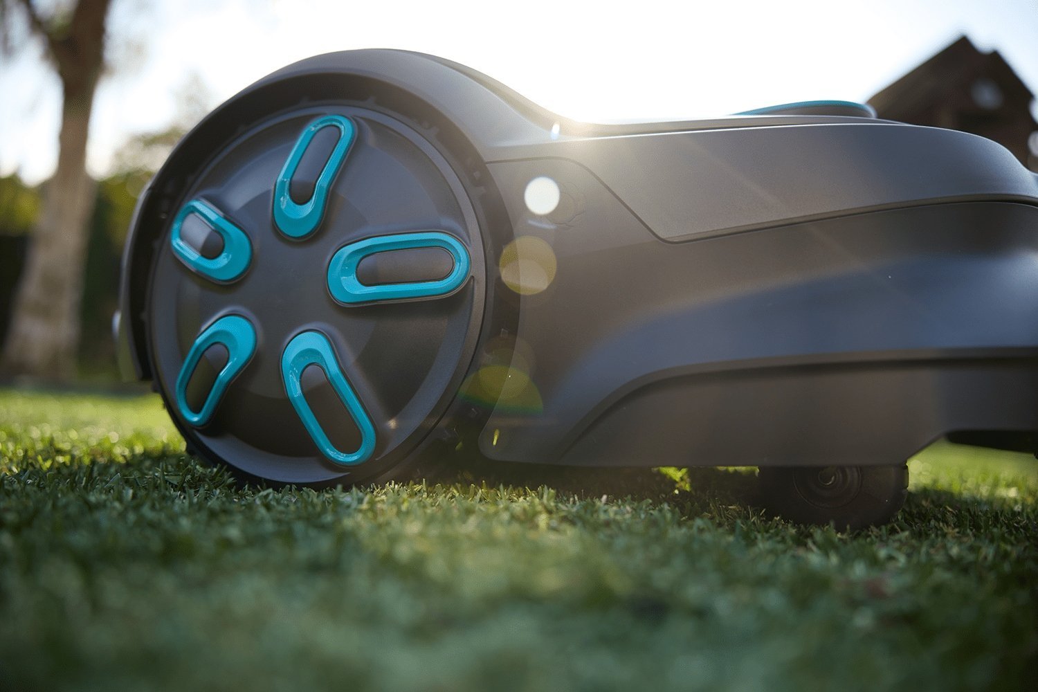 Gardena SILENO Flex Robotic Lawn Mower 2025 - Image 2