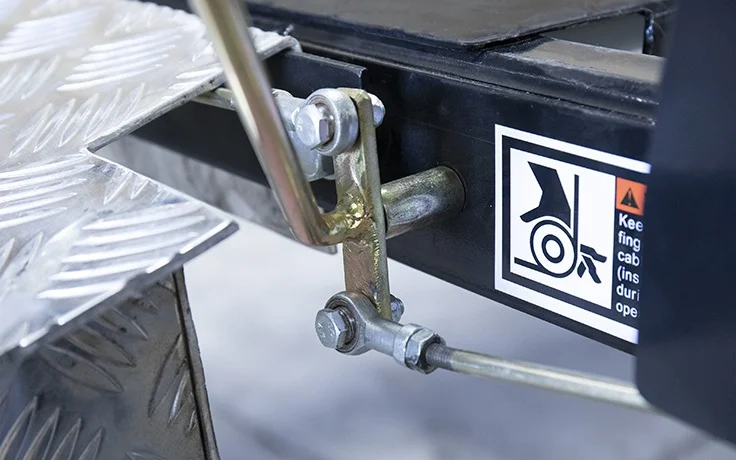 9,000-lb. Capacity / Includes Aluminum Ramps, Caster Kit, Jack Platform and Drip Trays - Image 5