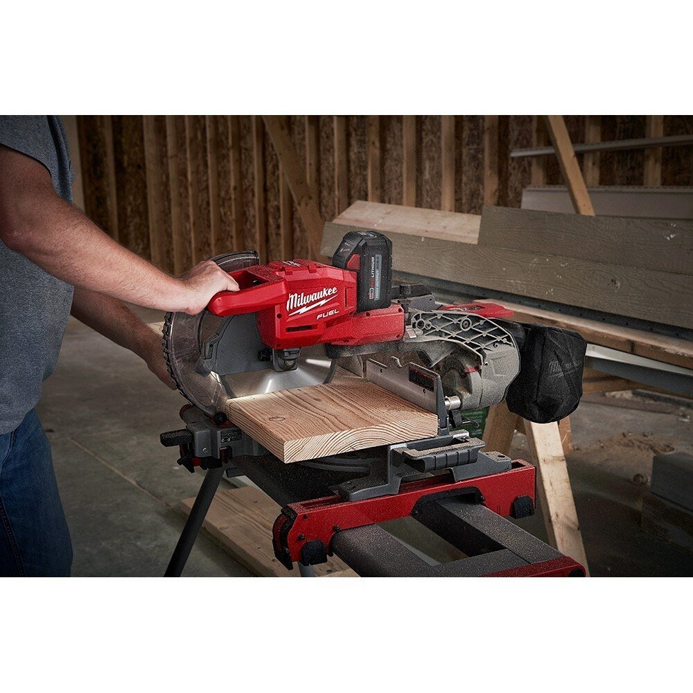 Milwaukee Dual-Bevel Sliding Compound Miter Saw M18 FUEL 2734 - Image 5