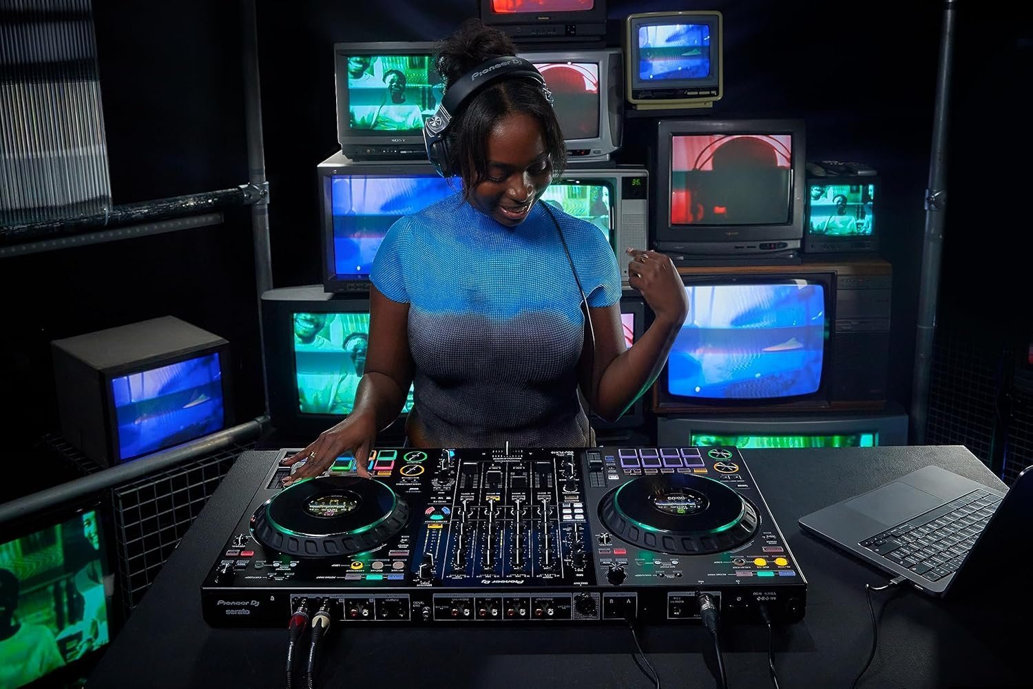 Pioneer DJ DDJ-FLX10 4-Channel DJ Controller - Image 9